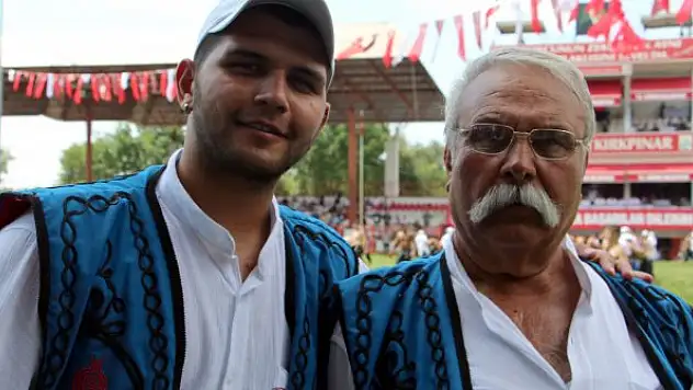 Baba, oğlu ve torunu, 3 nesil birlikte müzisyenlik yapıyor