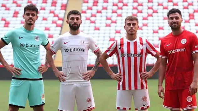 Fraport TAV Antalyaspor yeni sezon formalarını tanıttı