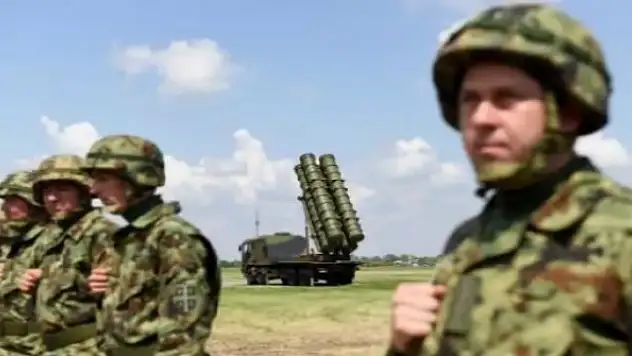 Sırbistan gençleri gönüllü askerliğe çağırdı