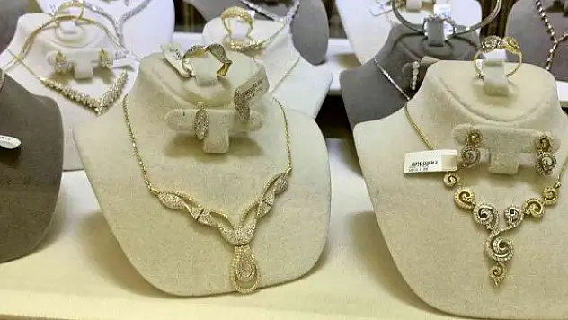 Düğün yapacak çiftlerin altın tercihi değişti