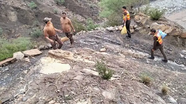 Pakistan'da otobüs vadiye uçtu: 19 ölü, 12 yaralı