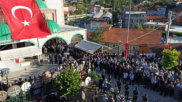 Şehit son yolculuğuna dualarla uğurlandı