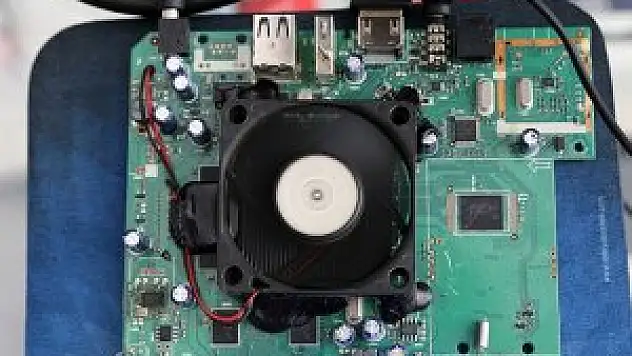 'Çanak antensiz ve internetsiz' uydu cihazı ürettiler