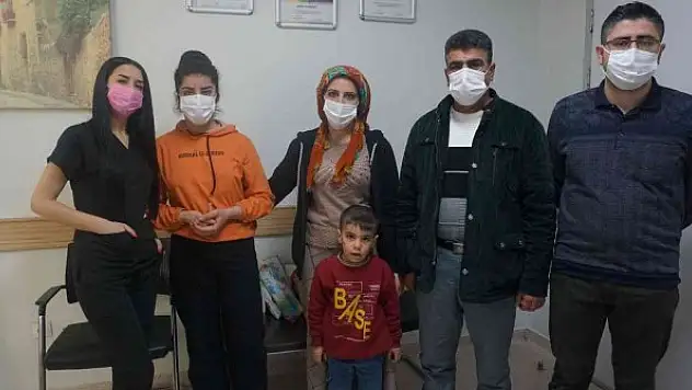 Eli yanan genç kıza başarılı operasyon