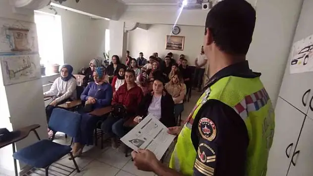 Sürücü adaylarına son ders jandarmadan