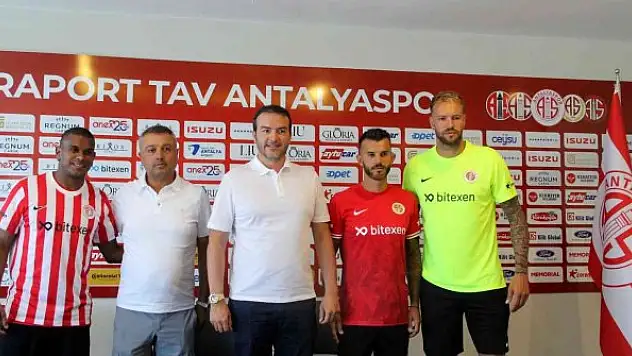Antalyaspor'dan 3 imza birden