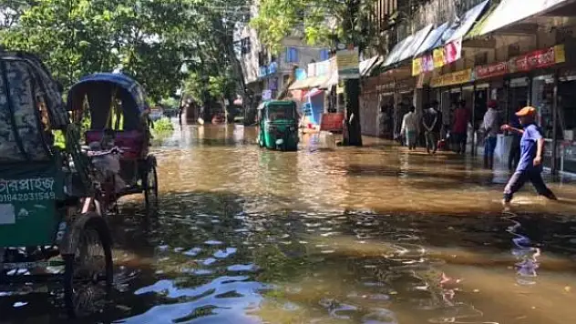 Bangladeş'te sel: Can kaybı 100'ü aştı