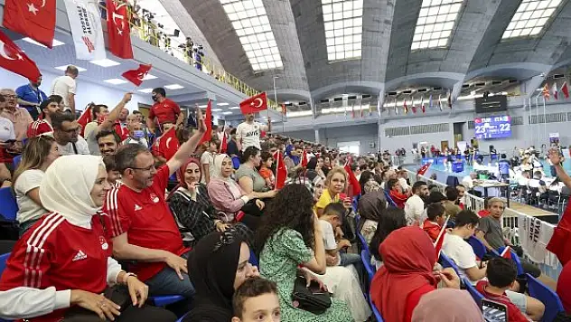 Bakan Kasapoğlu: Akdeniz Oyunları'nda sporcularımız tarih yazıyor