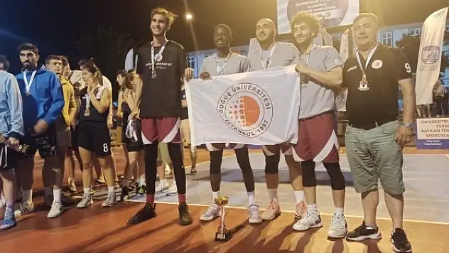 Türkiye'nin en iyi 2'nci üniversite takımı oldular