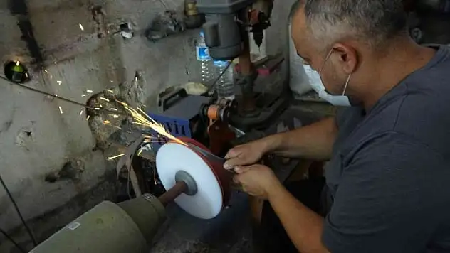 Baba yadigarı mesleklerinin en yoğun günlerini yaşıyorlar