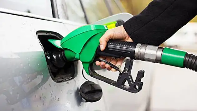 Benzine yapılması beklenen zam iptal edildi