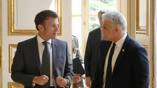 Fransa Cumhurbaşkanı Macron İsrail Başbakanı Lapid ile görüştü