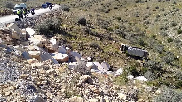 AFAD ekipleri trafik kazası arama kurtarma çalışmalarına katıldı