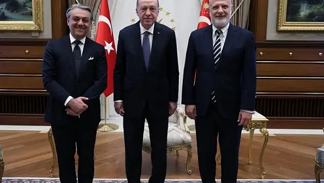 Cumhurbaşkanı Erdoğan, Renault Grup CEO'su Luca de Meo'yu kabul etti