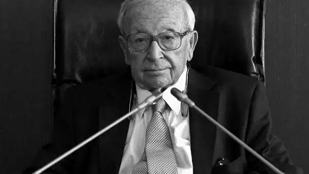 Eski Dışişleri Bakanı İlter Türkmen hayatını kaybetti