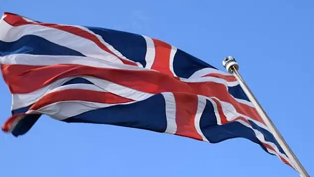 İngiltere'de hükümetten istifa edenlerin sayısı 50'yi geçti