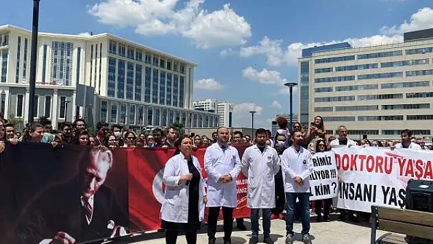 Ankara'da sağlıkçılardan protesto