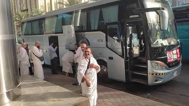 Hacı adayları Arafat'a çıkıyor