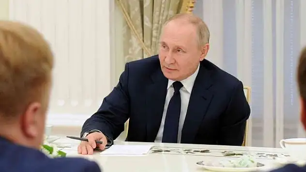 Putin: 'Batı bizi savaş alanında yenmek istiyorsa, bırakın denesinler'