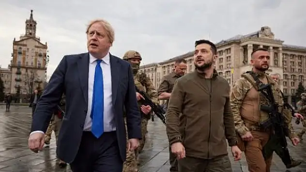 Johnson'dan Zelenskiy'e: Sen bir kahramansın