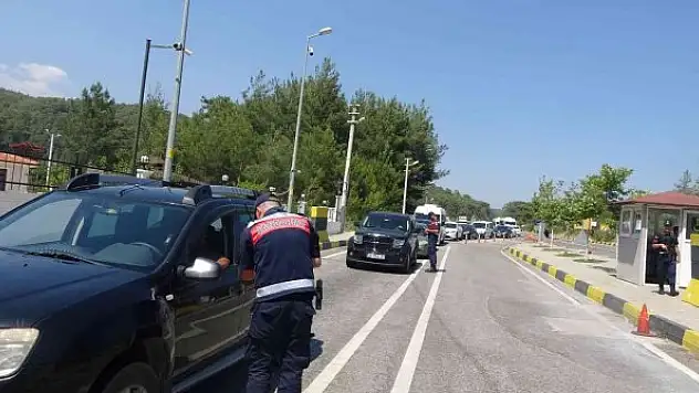 Bir günde 15 bin araç geçişi...