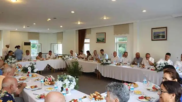 Huzurevinde bayram kahvaltısı yapıldı