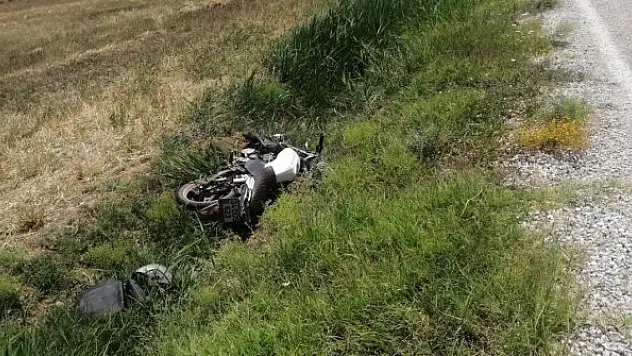 Devrilen motosikletin sürücüsü hayatını kaybetti