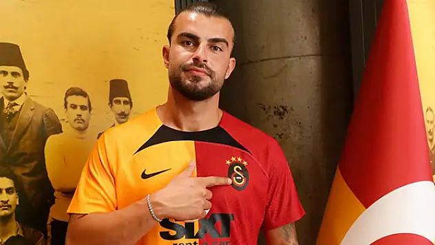 Abdülkerim Bardakcı Galatasaray'da 42 numaralı formayı giyecek