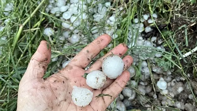 Sağanak ve dolu taşkınlara ve hasara neden oldu