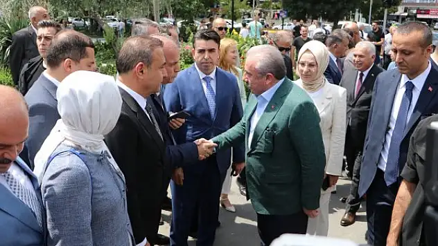 TBMM Başkanı Şentop: Tam istiklale sahip Türkiye mücadelesini veriyoruz