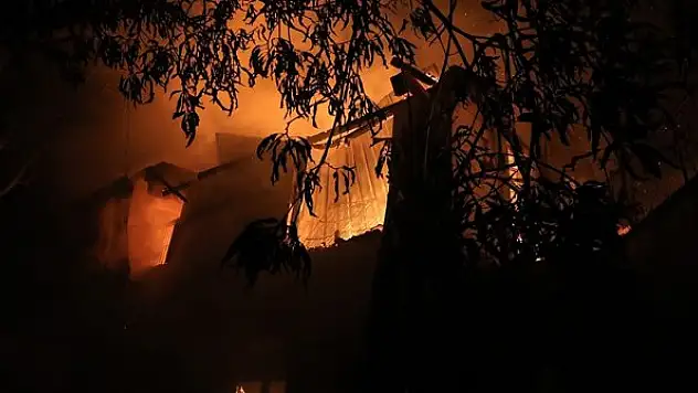 Başbakanlık konutunu ateşe vermişlerdi yakalandılar