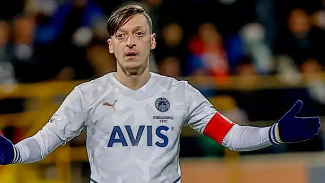 Fenerbahçe'de Mesut Özil kararı! Yollar ayrıldı