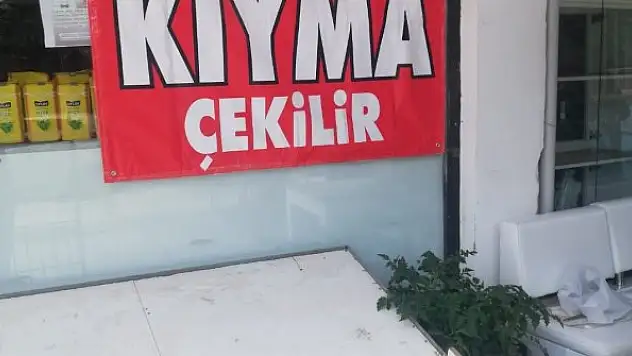 Zabıta ekipleri izinsiz kıyma çekenleri denetledi