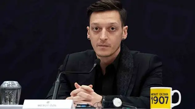 Mesut Özil, Başakşehir'le anlaştı