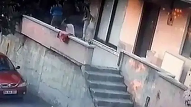 Yorgun mermi isabet etti kızının gözü önünde yere yığıldı