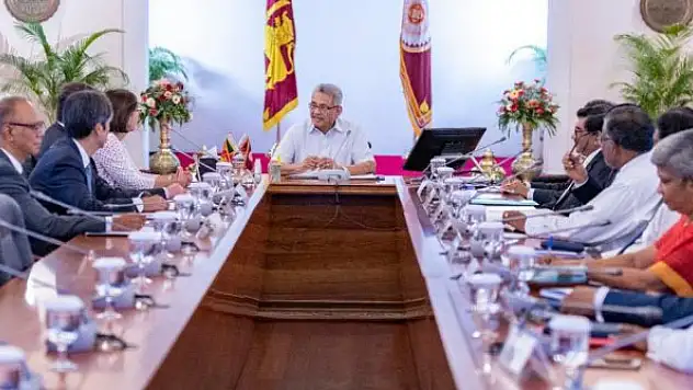 Devlet başkanı kaçtı, ülkede OHAL ilan edildi