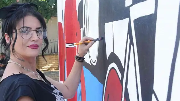 Duvarlar tuvali sokaklar sergisi oldu