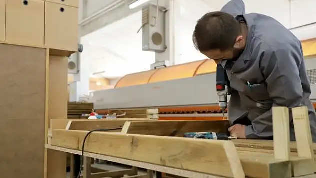 Piknik masaları meslek lisesi öğrencilerinden