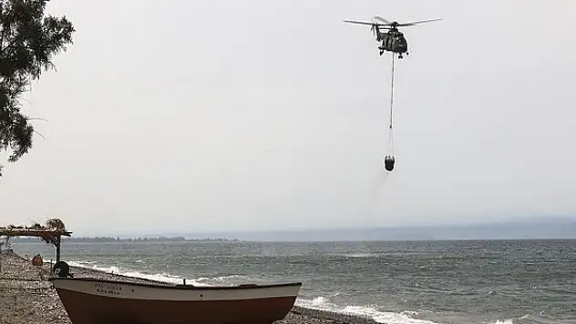 Yunanistan'da yangın söndürme helikopteri denize düştü: 2 ölü