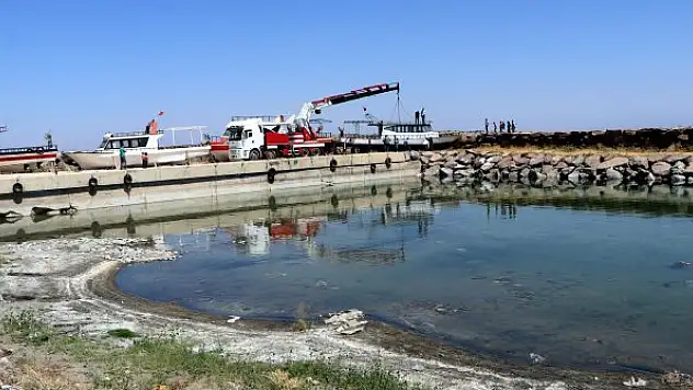 Van Gölü'ndeki çekilme, balıkçı barınaklarını tehdit ediyor