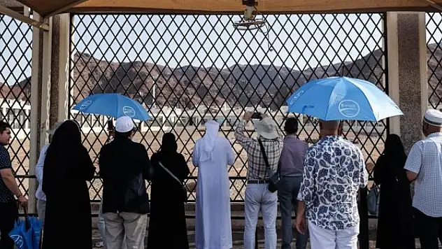 Hacılar Medine'de kutsal mekan ve alanları ziyaret etti