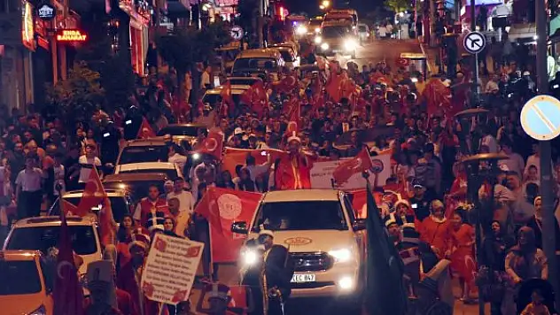 Kırıkkale'de vatandaşlar, 15 Temmuz şehitleri için yürüdü