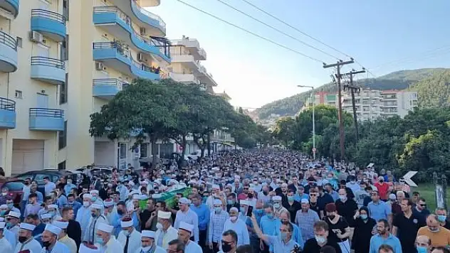 Vefat eden İskeçe Müftüsü Ahmet Mete'yi onbinler uğurladı