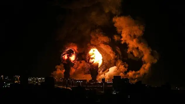 İsrail savaş uçakları Gazze'de Hamas'a ait noktaları vurdu