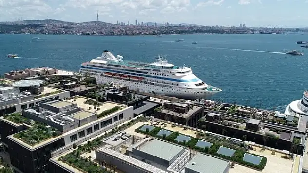 Rusya'dan yola çıkan kruvaziyer İstanbul'da