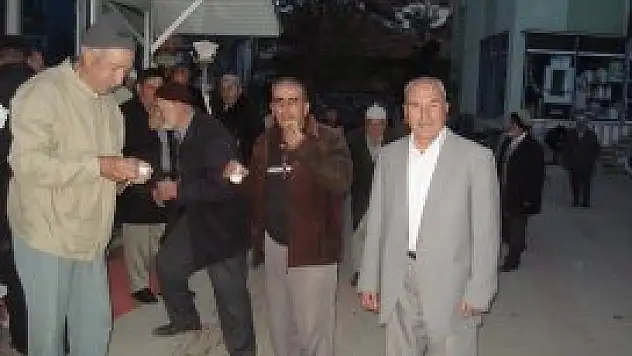 Cemaate süt ve poğaça ikramı