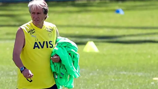 Fenerbahçe'nin kamp kadrosu açıklandı