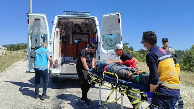 İş makinesi taşıyan kamyon devrildi: 1 ölü, 1 yaralı