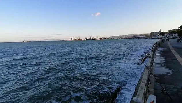 Beklenen fırtına Tekirdağ kıyılarında etkisini gösteriyor