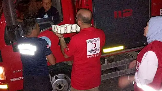Türk Kızılay'dan Manisa'daki yangın ekiplerine gıda desteği